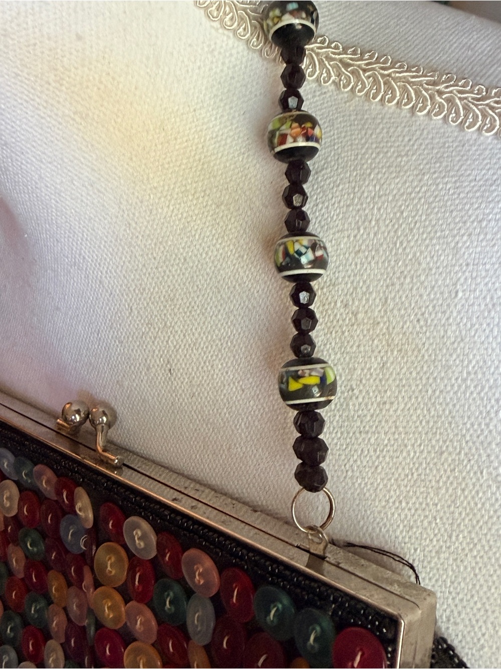 Cute as a Button Shoulder Bag - Picture 4 of 6